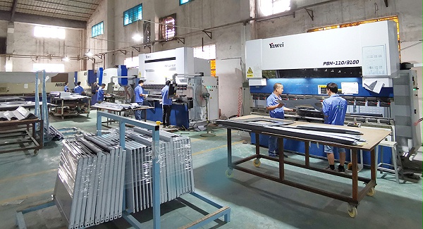 如何挑选一家专业靠谱的钢制洁净门生产厂家